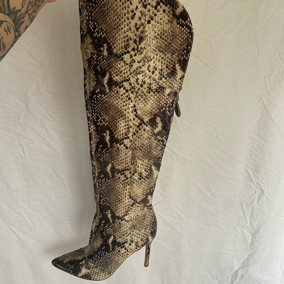 Vintage Guess Snakeskin knee high heels - Picture 2 of 6